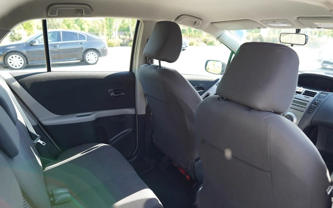 Toyota Yaris cena 18900 przebieg: 213438, rok produkcji 2011 z Toruń małe 172